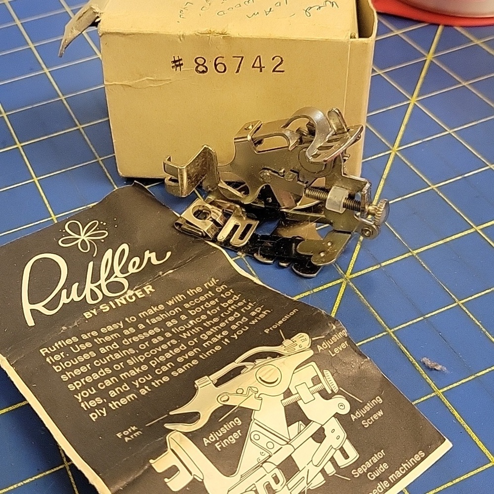Vintage Ruffler by Singer Attachment - Picture 3 of 10